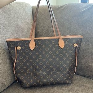 Louis Vuitton Neverfull MM bag. Gently Worn, stains ONLY inside Comes with pouch